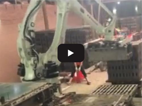 Moving brick industrial robot
